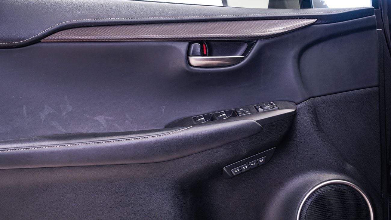 Lexus NX300 Platinum 2.0L