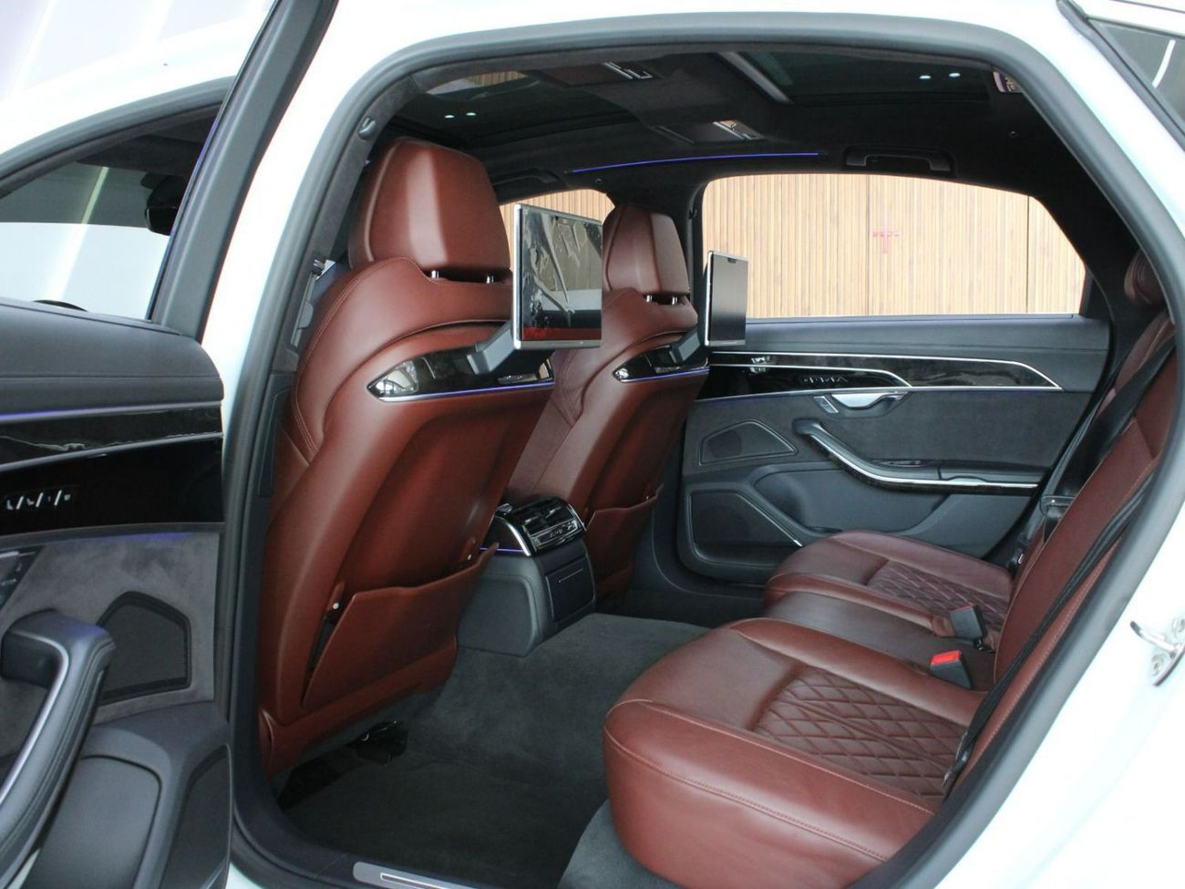 أودي A8 L 60 TFSI quattro 4.0L (454 HP)