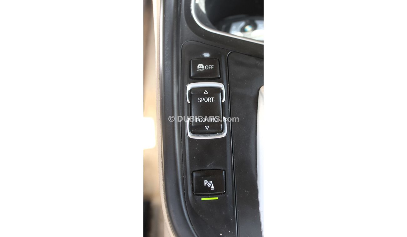 BMW 318i Exclusive ACCIDENTS FREE - GCC - FULL OPTION - ENGINE 1500 CC + TURBO  - ORIGINAL PAINT