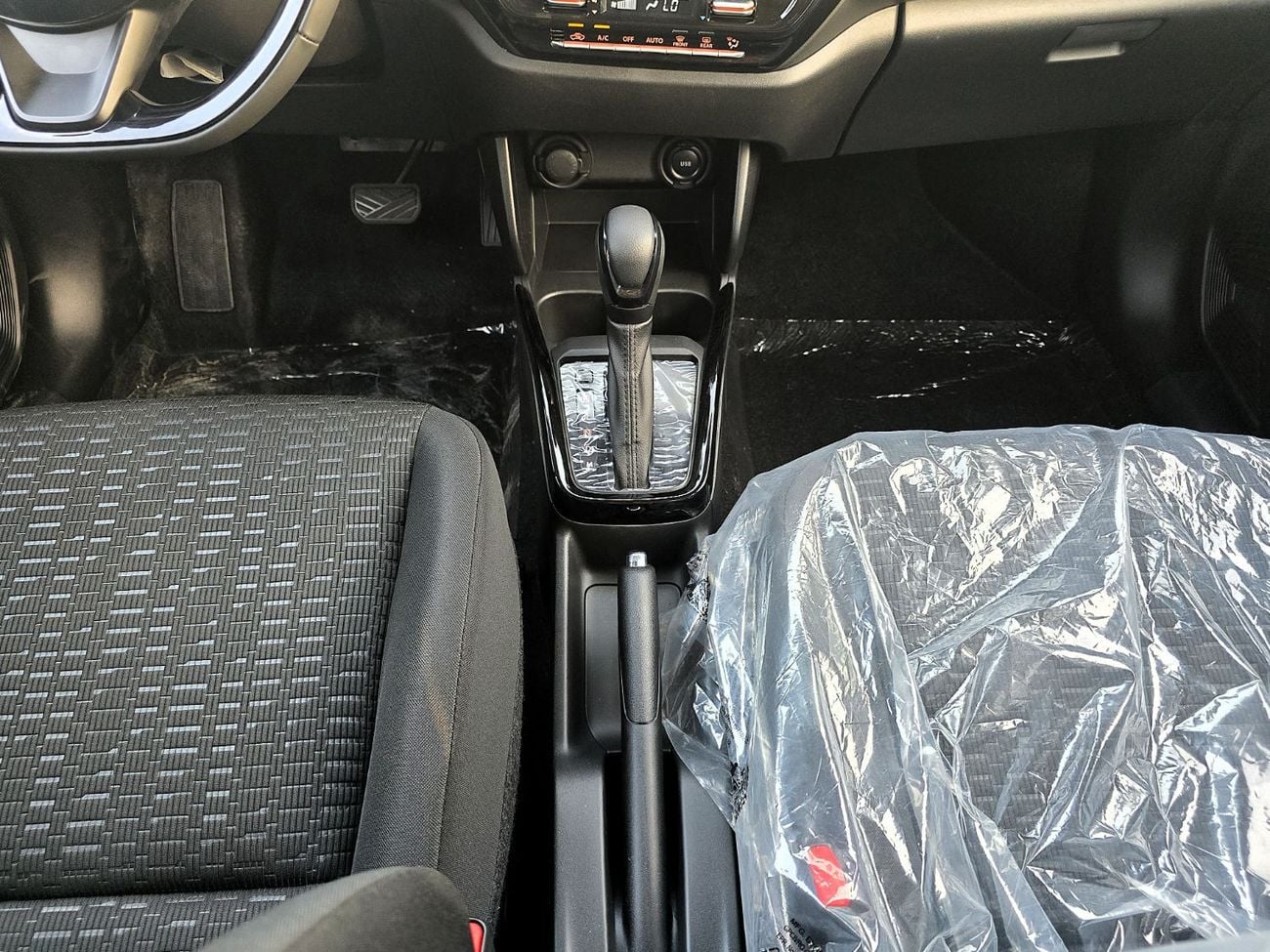 Suzuki Swift Suzuki Swift GLX 1.2L Two Tone White color with black roof  2026 model