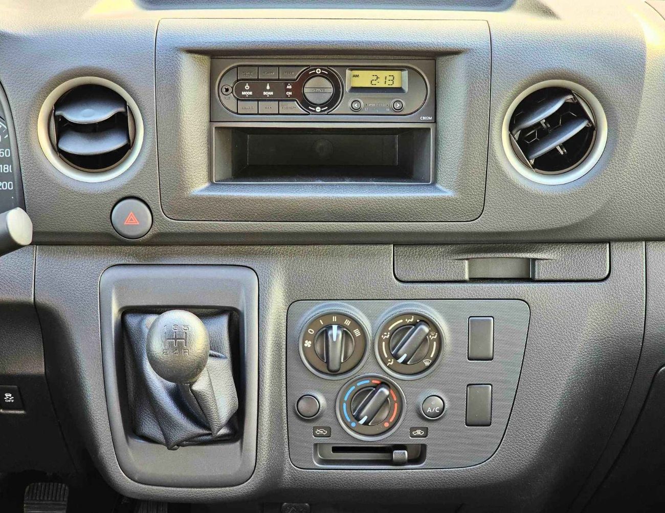 نيسان أورفان HIGHROOF | M/T | PANEL VAN | 2.5L V4 PETROL | FRONT COOLER (CODE#NHURPP)