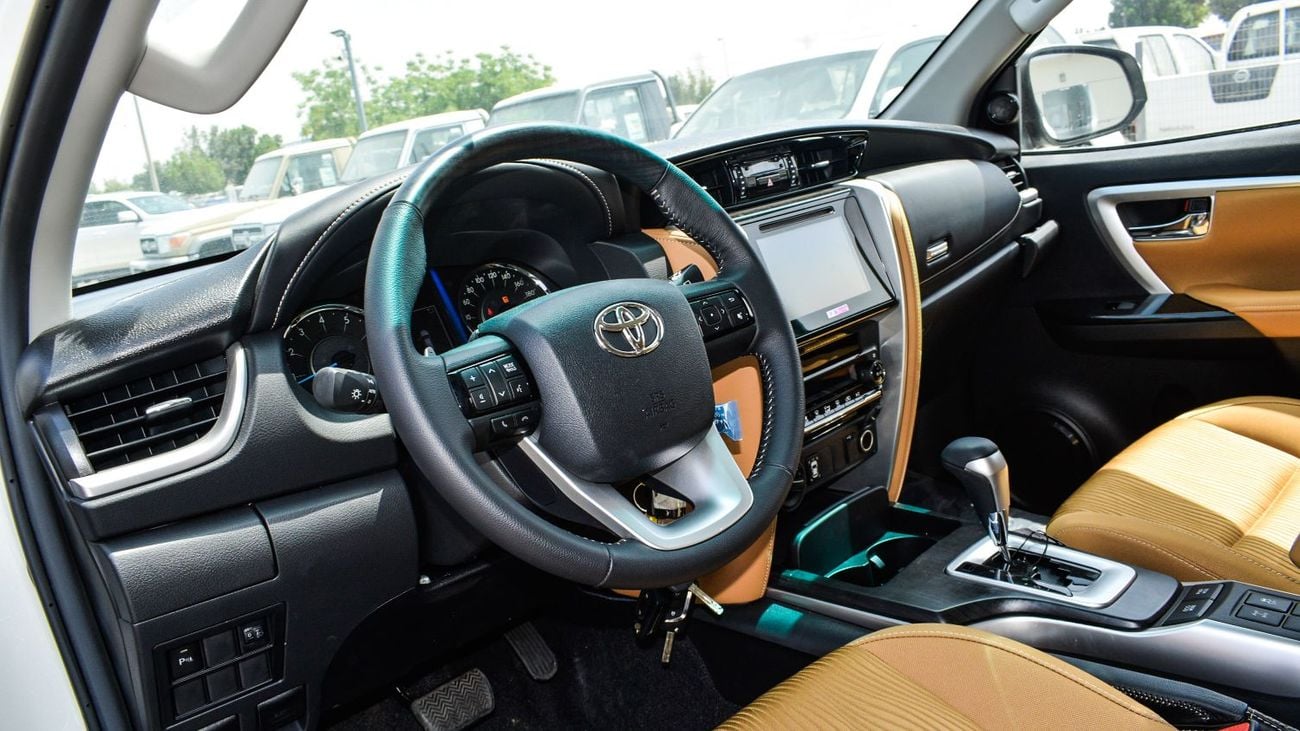 Toyota Fortuner ECTP2M006  -2025 Toyota Fortuner Mid 4.0L Petrol Auto 4wd White