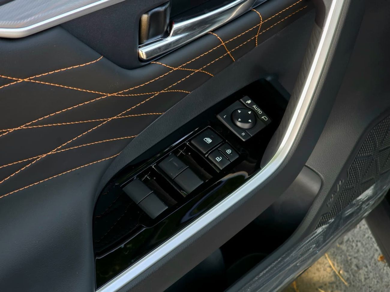 Toyota RAV4 TOYOTA RAV4 PETROL 2.0L - CHINESE SPECS- FULL OPTIONS - 4X2 - 2025 MODEL - WHITE INSIDE BLACK - 