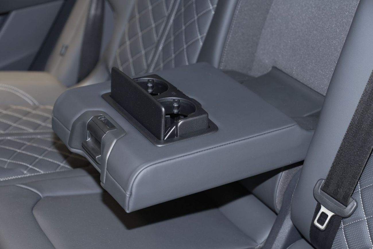 Audi Q8 55 TFSI quattro (340 HP) 2025 AUDI Q8 S-LINE 55 TFSI Quattro + 10% for local