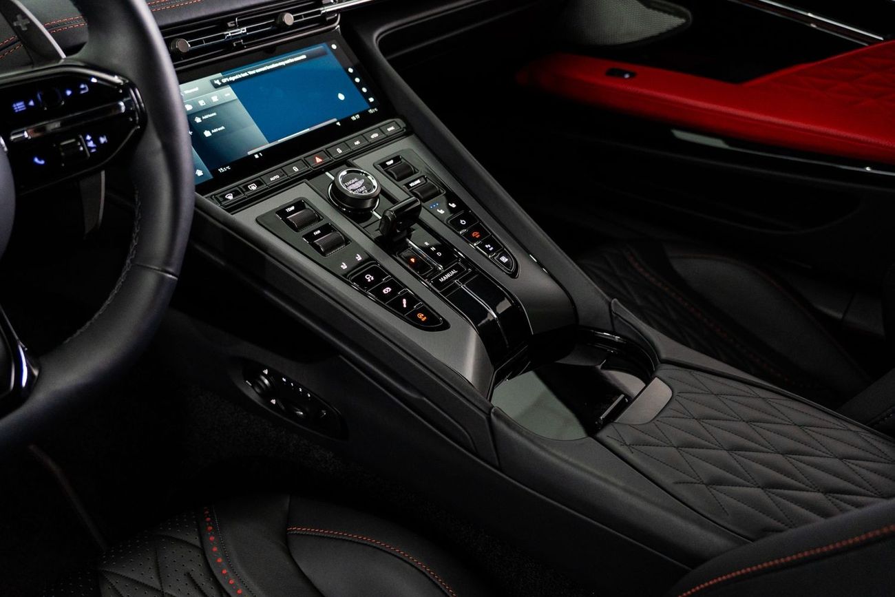 أستون مارتن DB DB12 / 4.0L Twin Turbo V8 / Japanese