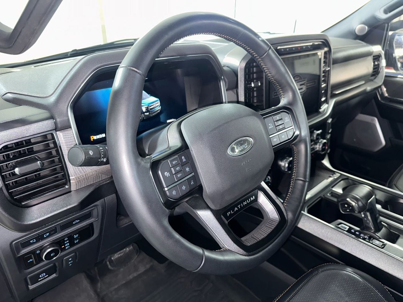 فورد F 150 PLATINUM CREW CAB /1823EW/AL TAYER MOTORS/ AL QOUZ SHOWROOM