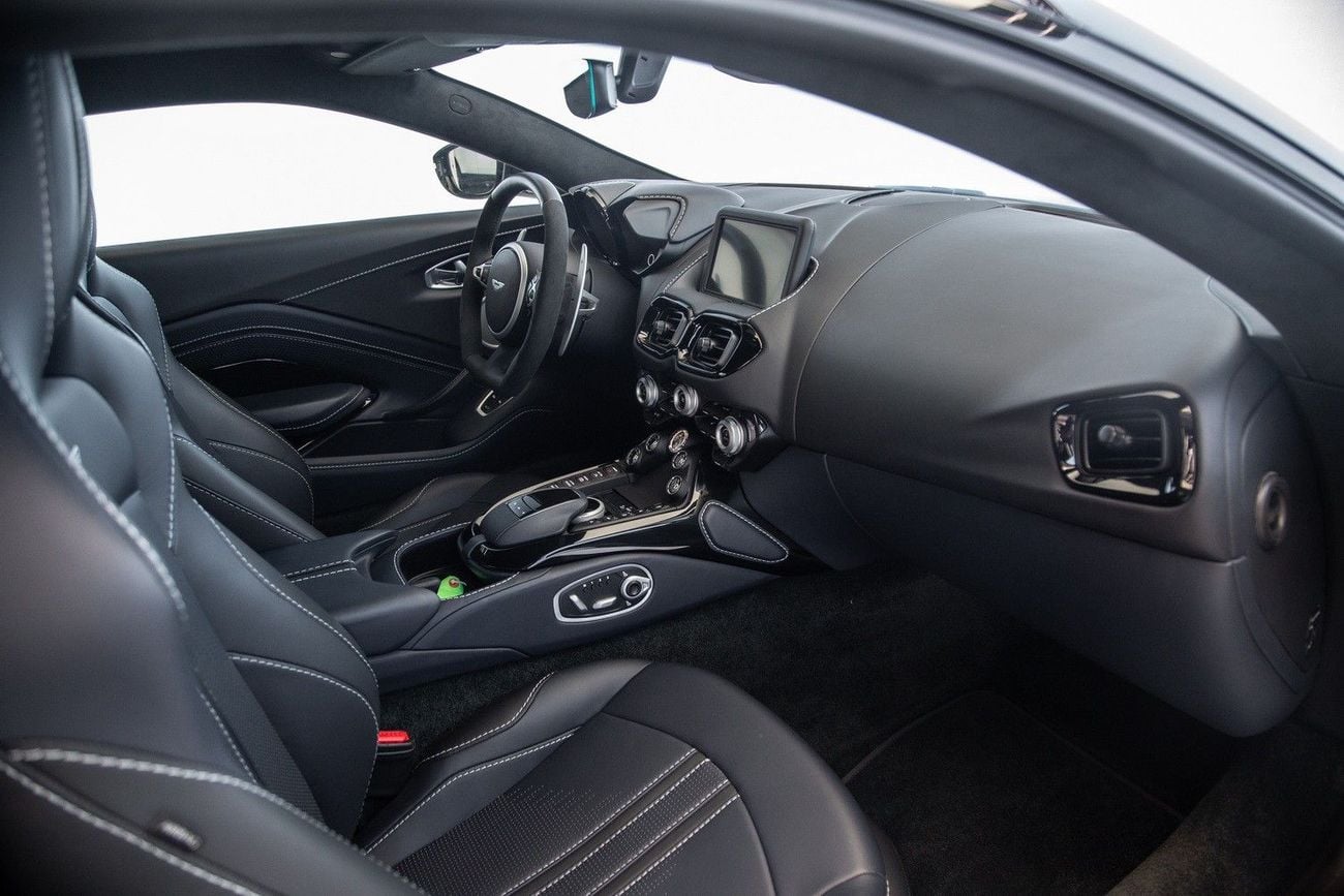 Aston Martin Vantage V8