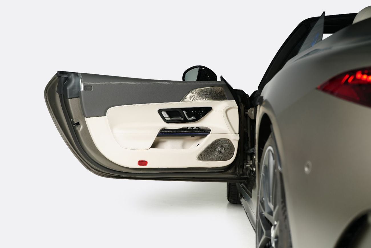 مرسيدس بنز SL 63 AMG 4 MATIC Plus-Low Mileage-Exclusive Color-AMG Driver Performance Pack