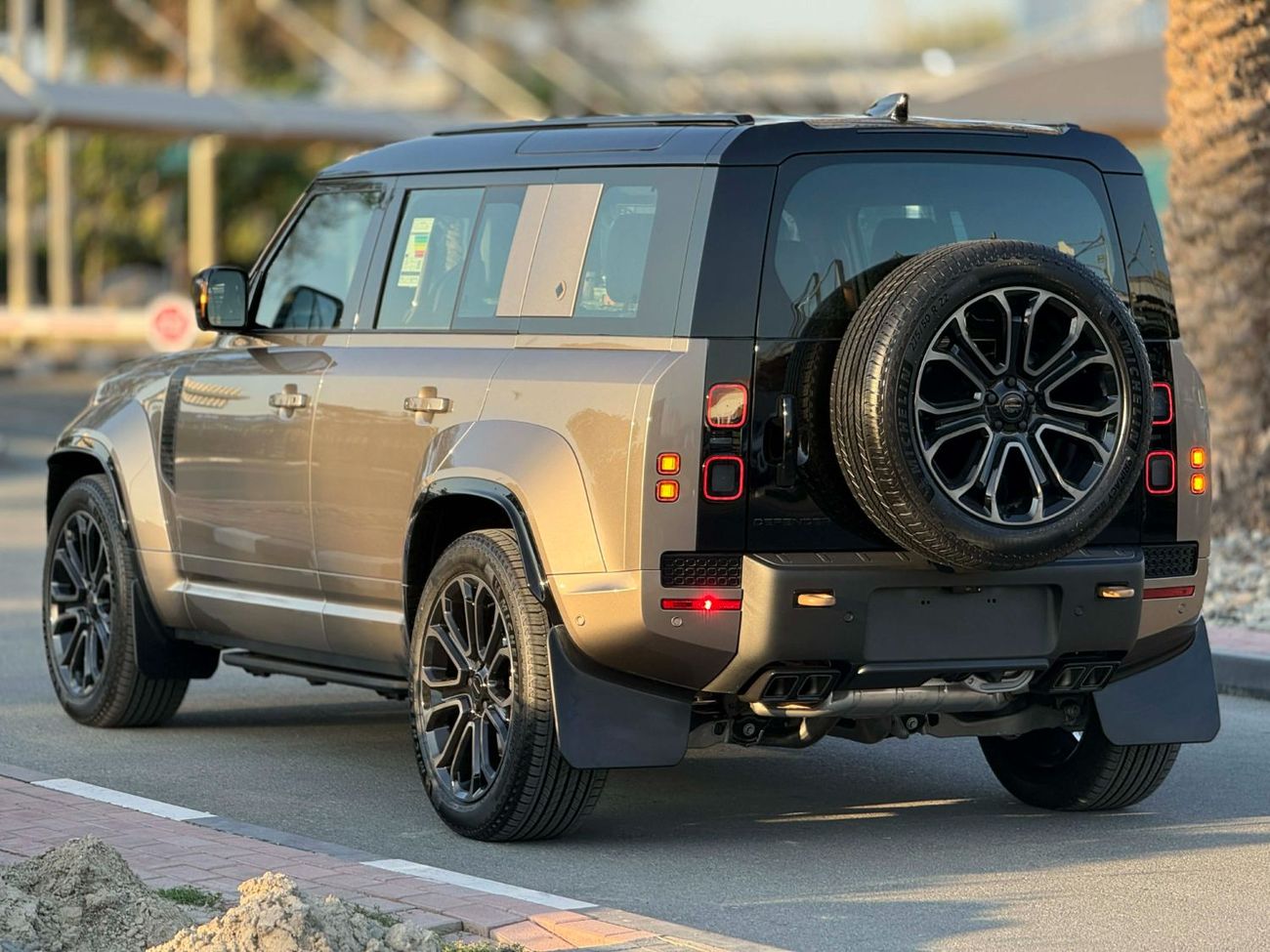 Land Rover Defender **2026**BRAND NEW GCC SPEC UNDER WARRANTY AND SERVICE