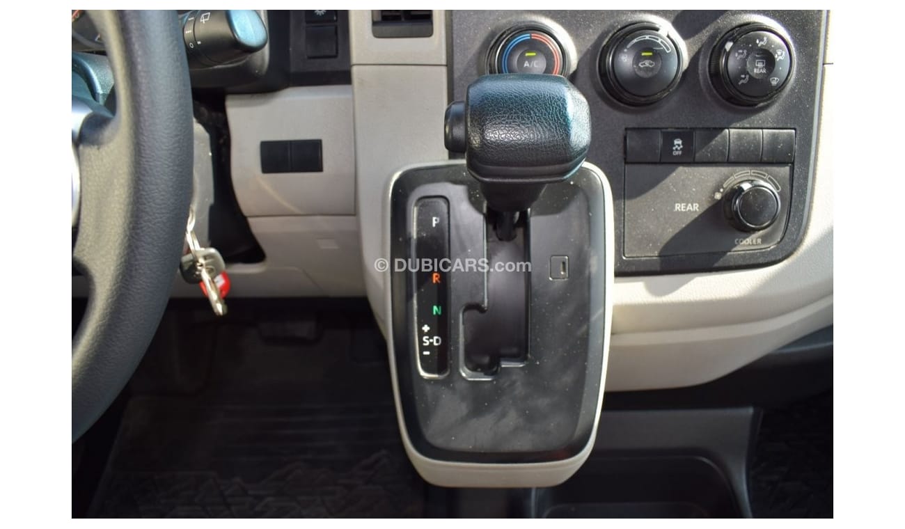 Toyota Hiace Commuter GL High Roof Toyota Hiace Highroof 3.5L 13 Seater Bus A/T , Model:2021. Only done 57000 km