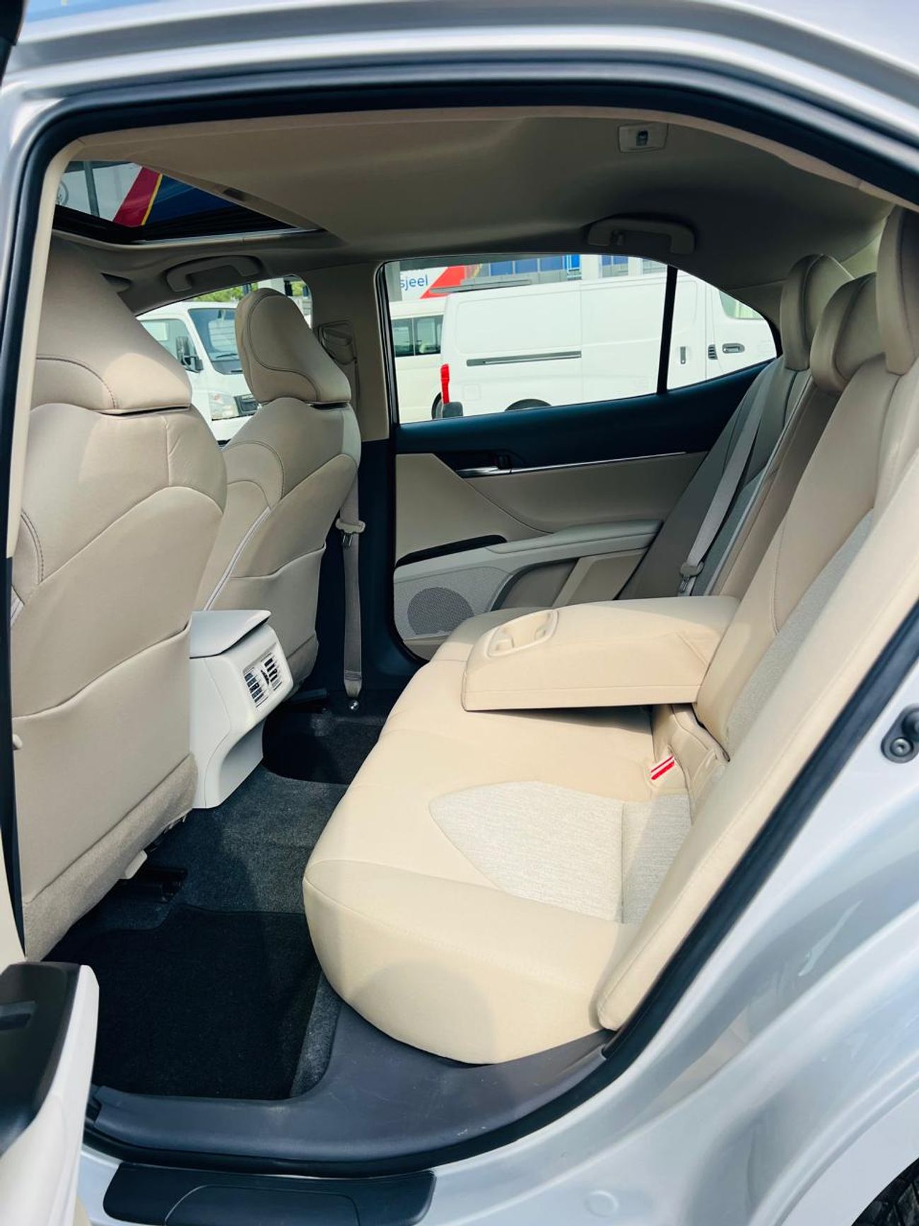 Toyota Camry SE 2.5L (181 HP)