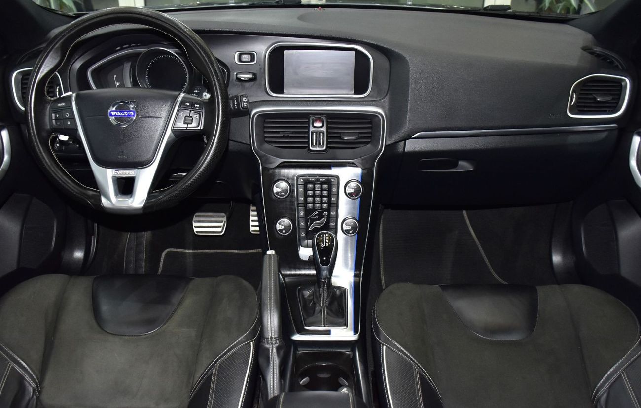 فولفو V40 EXCELLENT DEAL for our Volvo V40 T5 ( 2016 Model ) in Grey Color GCC Specs