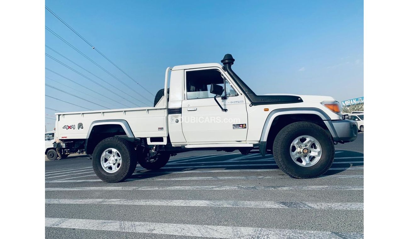 Toyota Land Cruiser Pick Up 1VD V8 Diesel engine very nice car