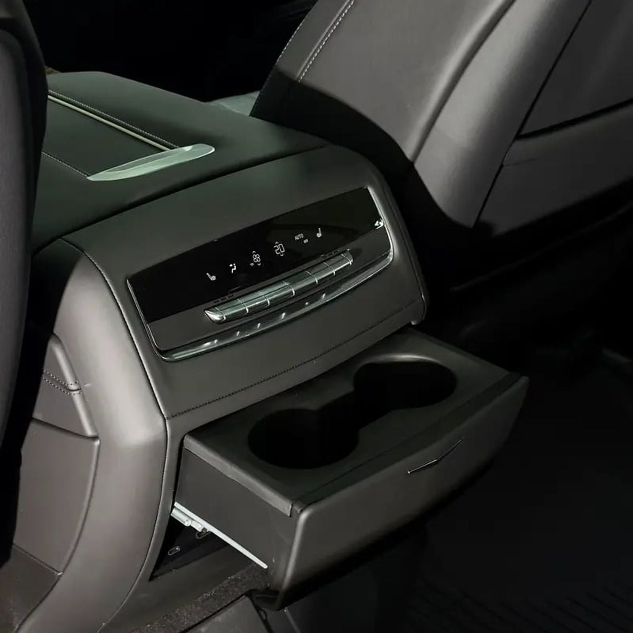 كاديلاك إسكالاد Sport Platinum 6.2L 4WD Sport Platinum