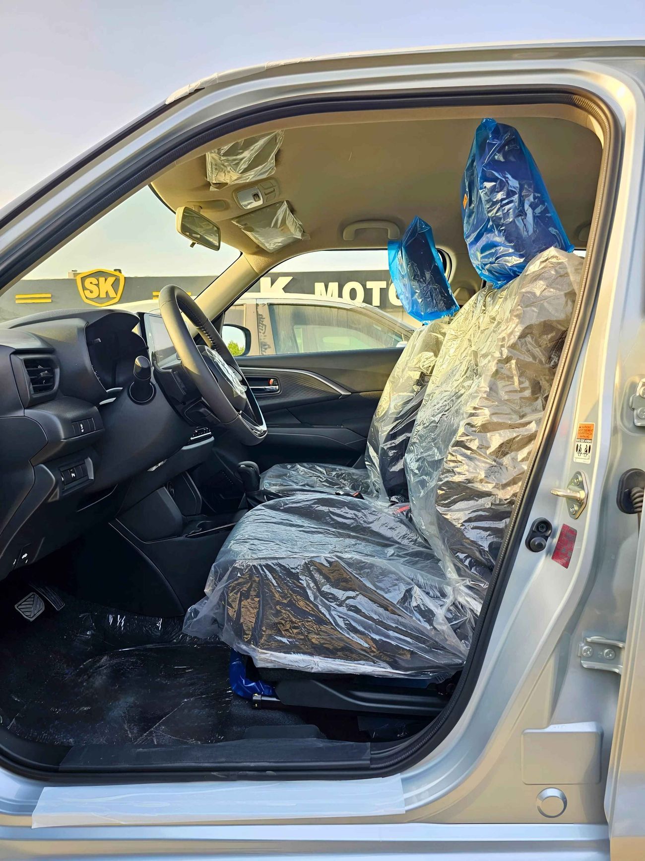 Suzuki Swift GLX / 1.2L V4 PETROL / PUSH START / DVD CAMERA (CODE # SGLX)