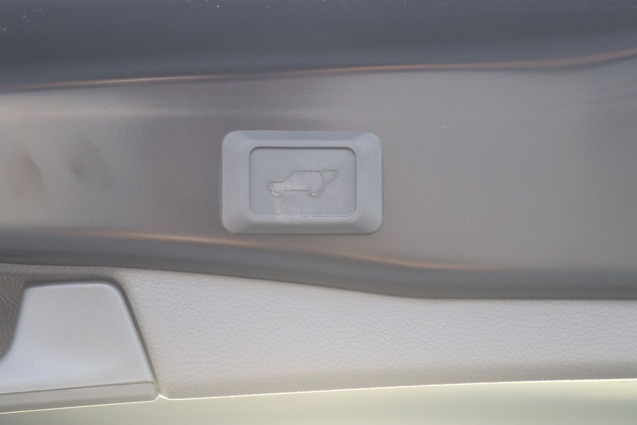 تويوتا راف ٤ 2.0 XLE - 4WD - PUSH START - SUNROOF - ALLOY WHEELS - ELECTRIC TAIL GATE - MODEL 2025