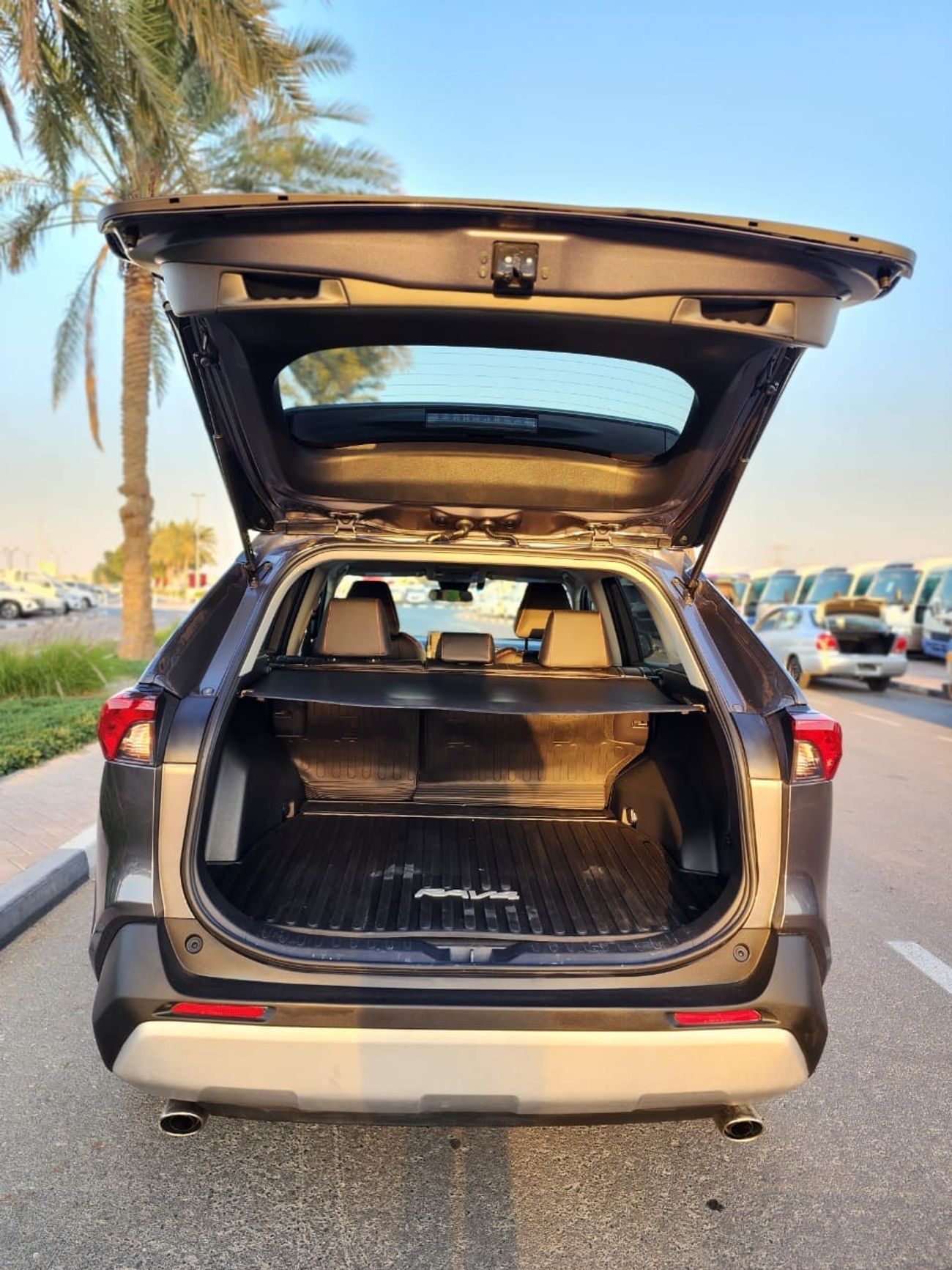 Toyota RAV4 RAV4 XLE HYBRID