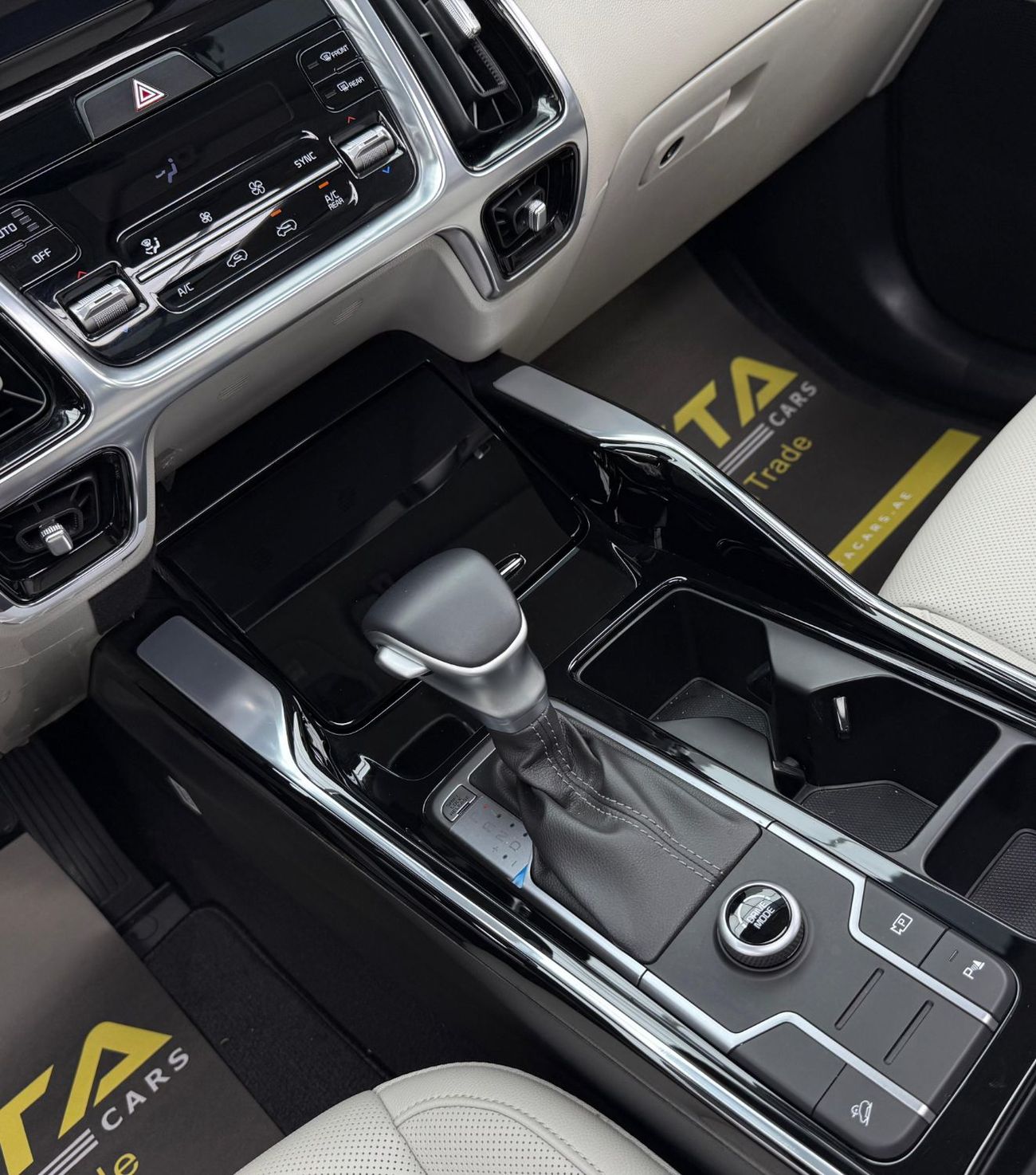 كيا سورينتو 2023 Kia Sorento DLX, 2028 Kia Warranty, Full Kia Service History, 7 Seater, Very Low Km, GCC