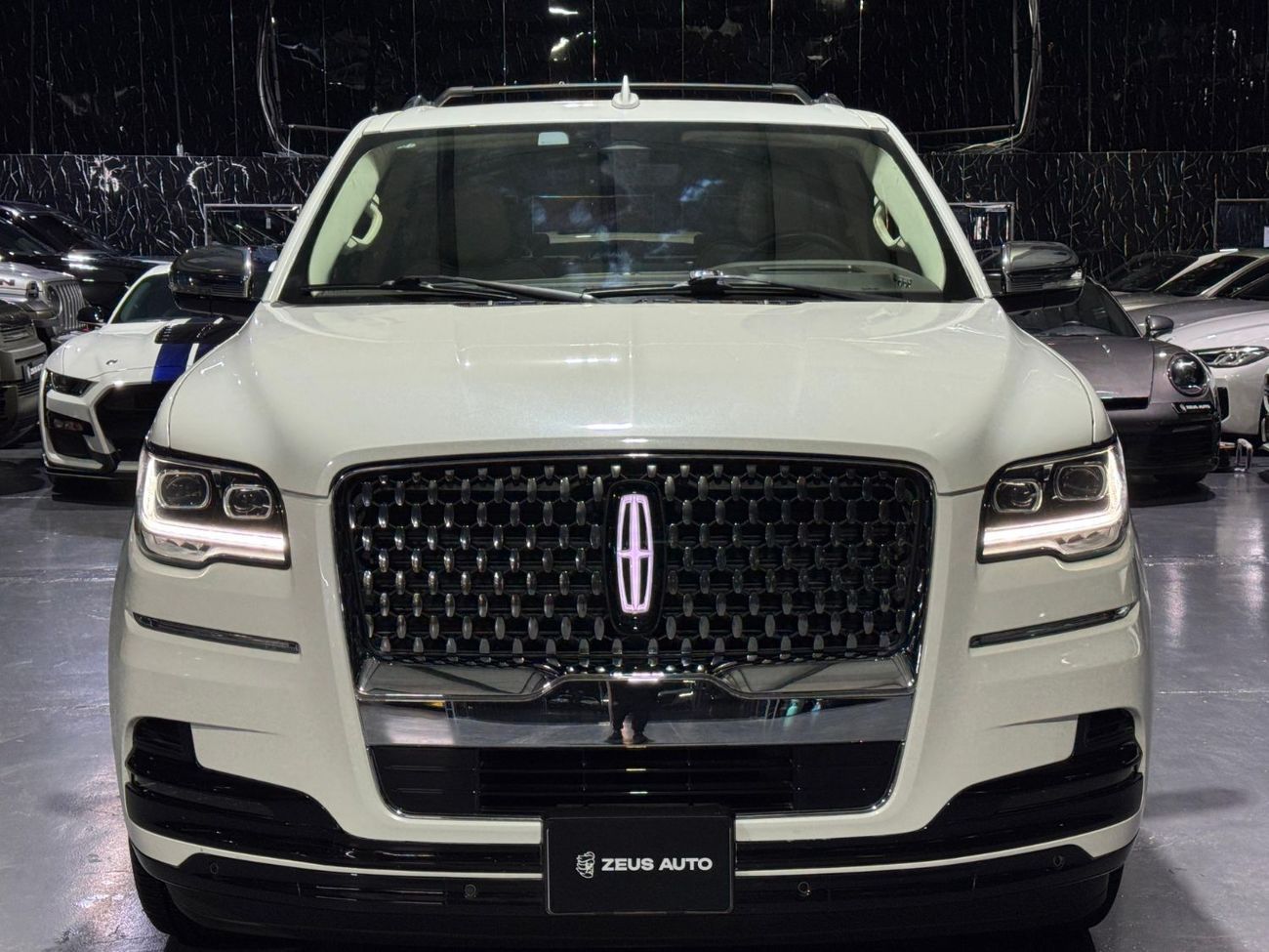 Lincoln Navigator Presidential 3.5L 2023 Lincoln Navigator, 2028 Lincoln Warranty + Service Pack, 7 Seater, GCC