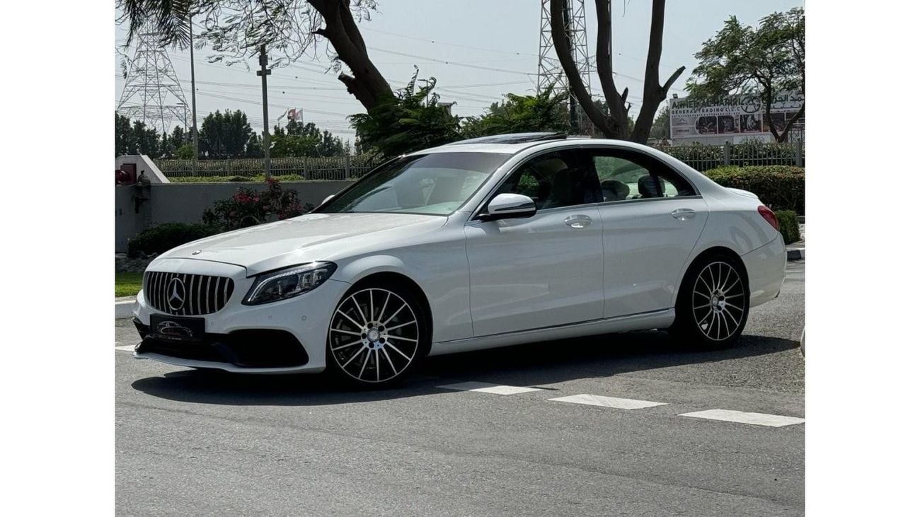 Mercedes-Benz C 300 Std MERCEDES BENZ C300 2018 2.0L FULL OPTIONS IN PERFECT CONDITIONS
