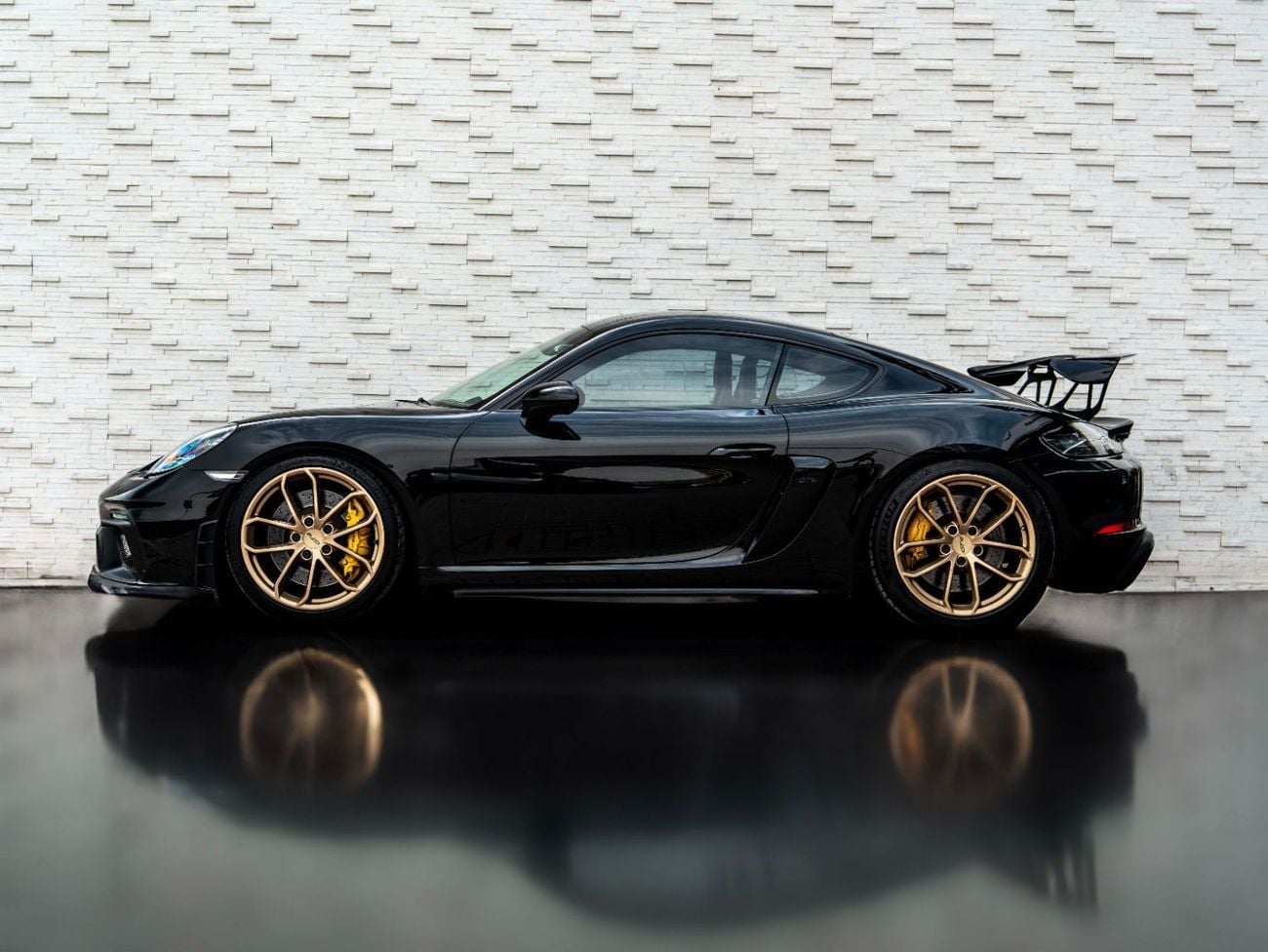 بورش كايمان 718 GT4 4.0L (420 HP) M/T