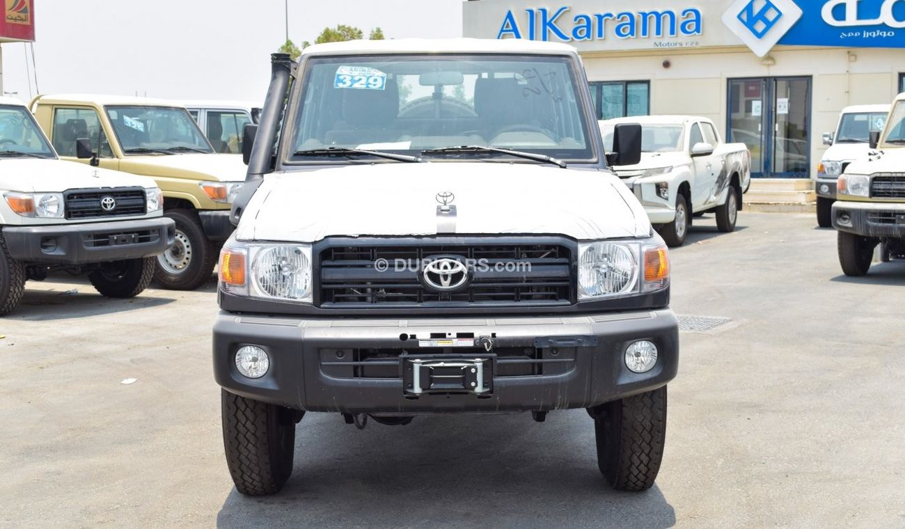 Toyota Land Cruiser Pick Up V6 4.0 L Petrol Double Cabin ,4/4,winch ,Hub lock,power window , wooden interior