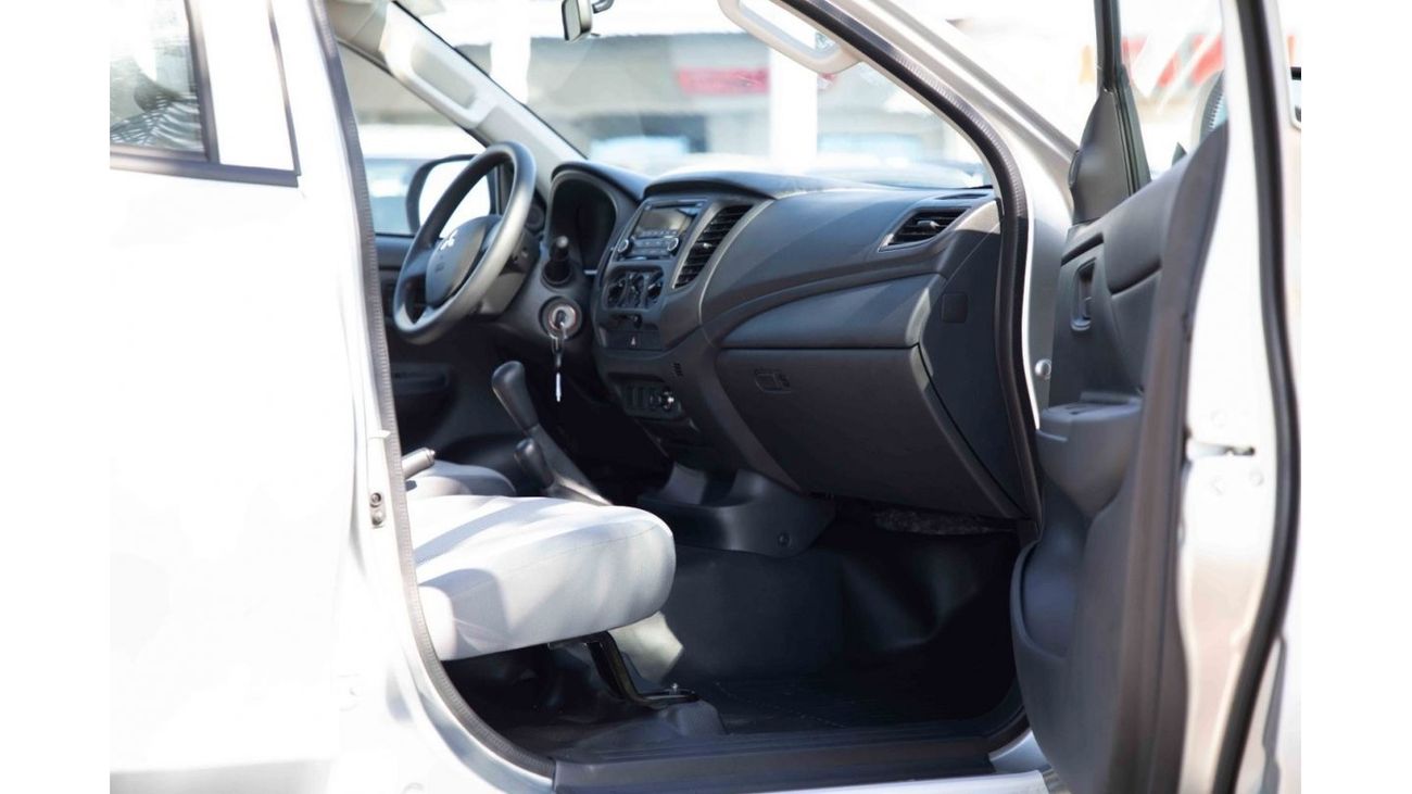 Mitsubishi L200 2023 Mitsubishi L200 2.5 GL 4X4 DC MT - Silver Sterling Metallic Inside Grey Dark
