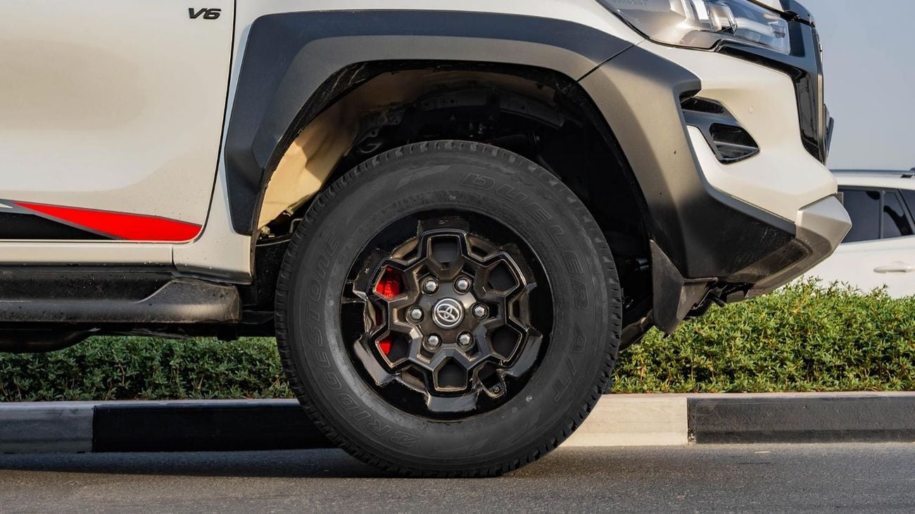 تويوتا هيلوكس 2026 Toyota Hilux GR-Sport 4.0L AT Petrol (White)