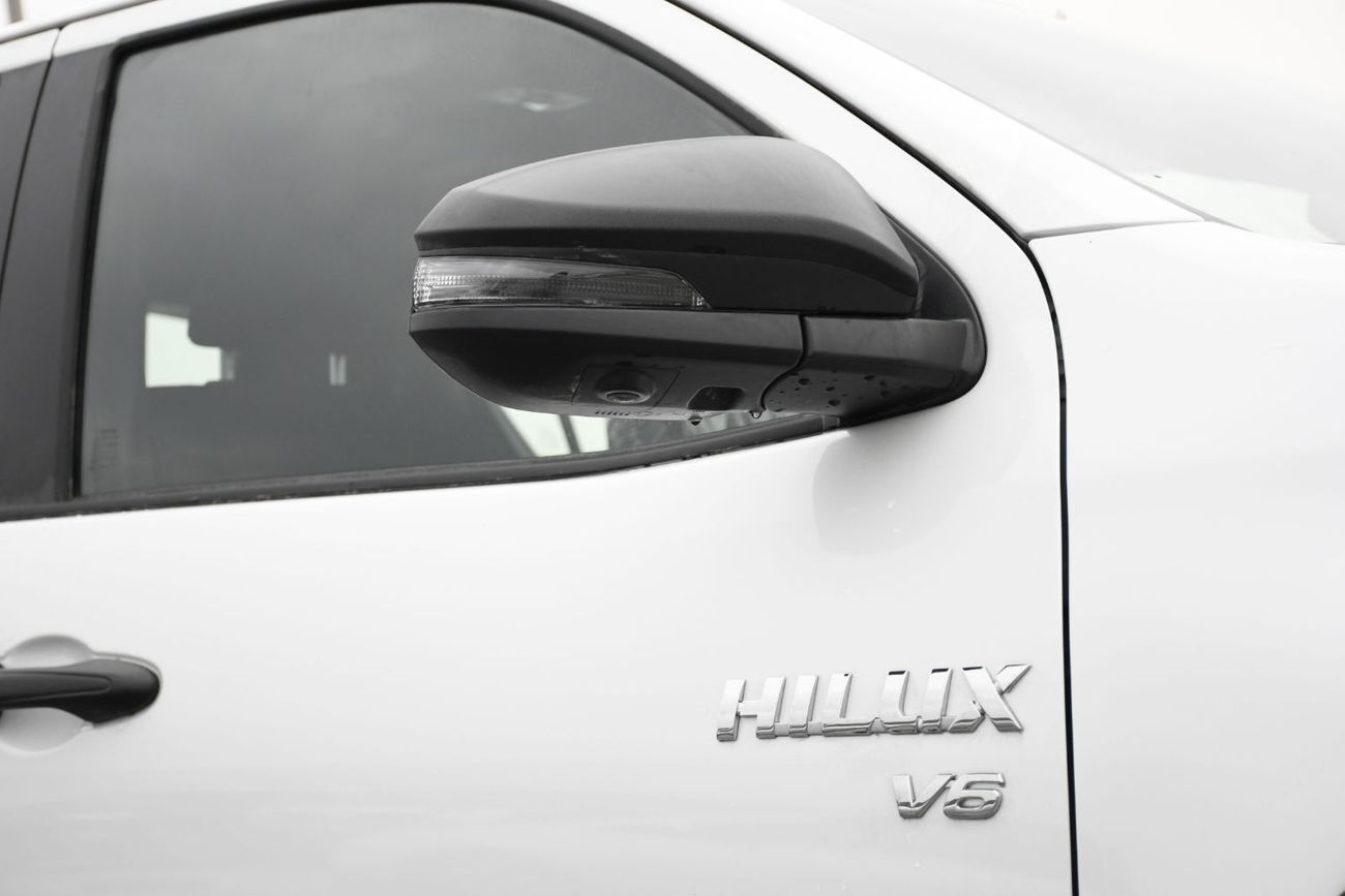 Toyota Hilux Adventure 4.0L With Rader Door Molding ( Ready cars )