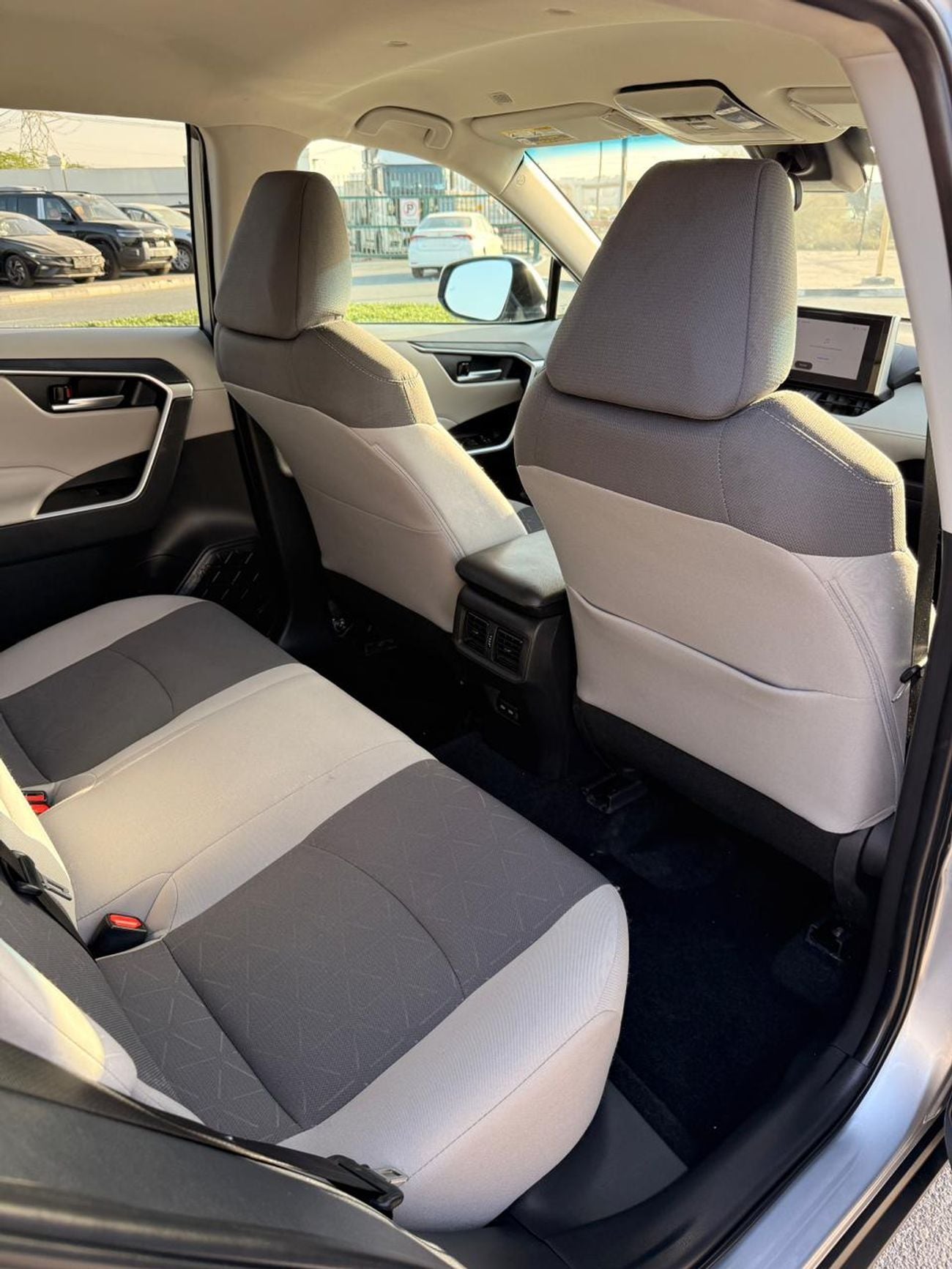 تويوتا راف ٤ XLE 4X4 Full option 2025