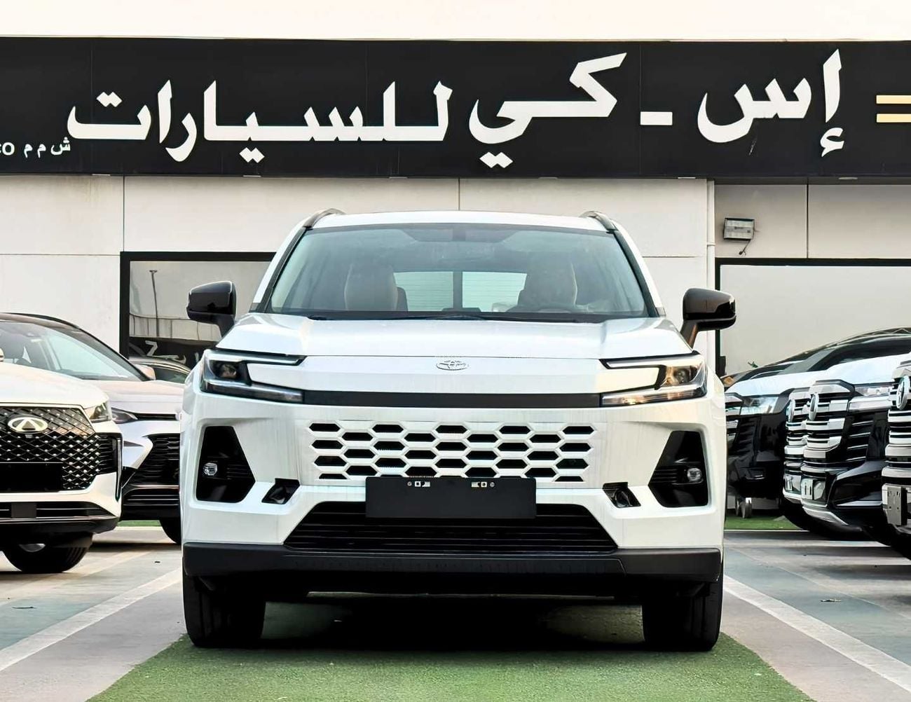 تويوتا راف ٤ LE XLE-G MID OPTION || 2.0L PETROL V4 / SUNROOF / DRIVER PWR SEAT / BIG DVD / REAR CAMERA (CODE # RVPXL