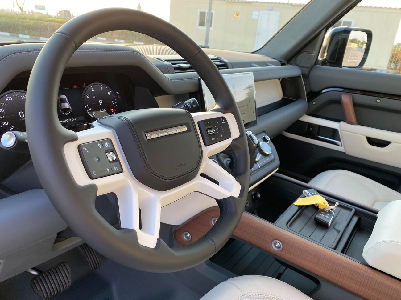 Land Rover Defender BRAND NEW**2024**GCC SPEC UNDER WARRANTY