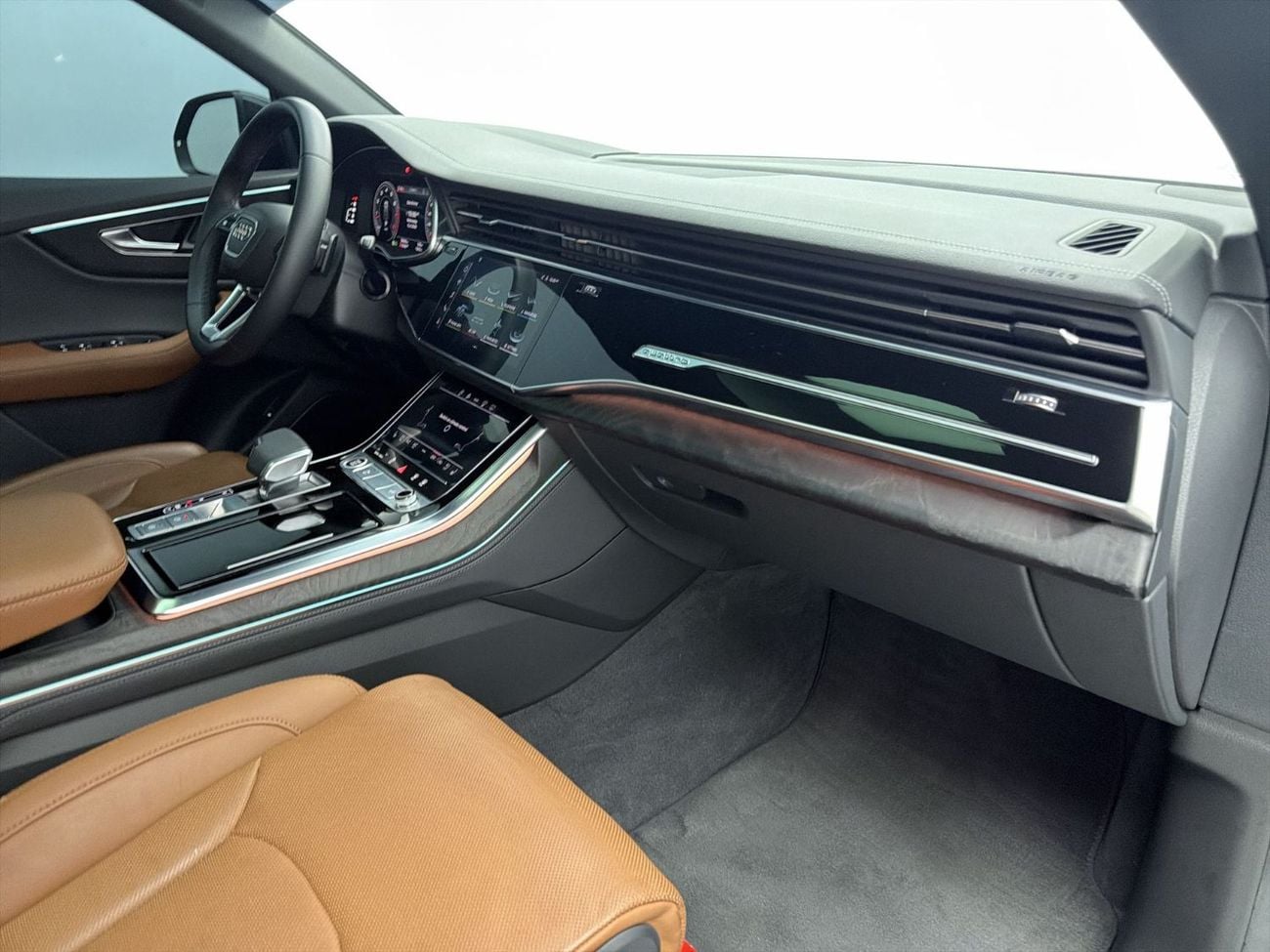 أودي Q8 55 TFSI quattro (340 HP) Q8 55 TFSI quat 340hp Luxury (Ref# 38605)