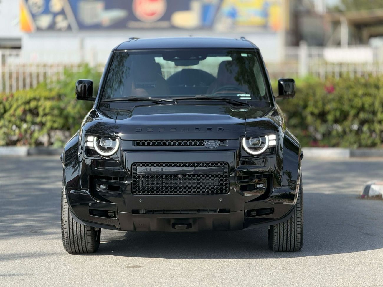 لاند روفر ديفندر BLACK EDITION**2026**GCC SPEC UNDER WARRANTY AND SERVICE