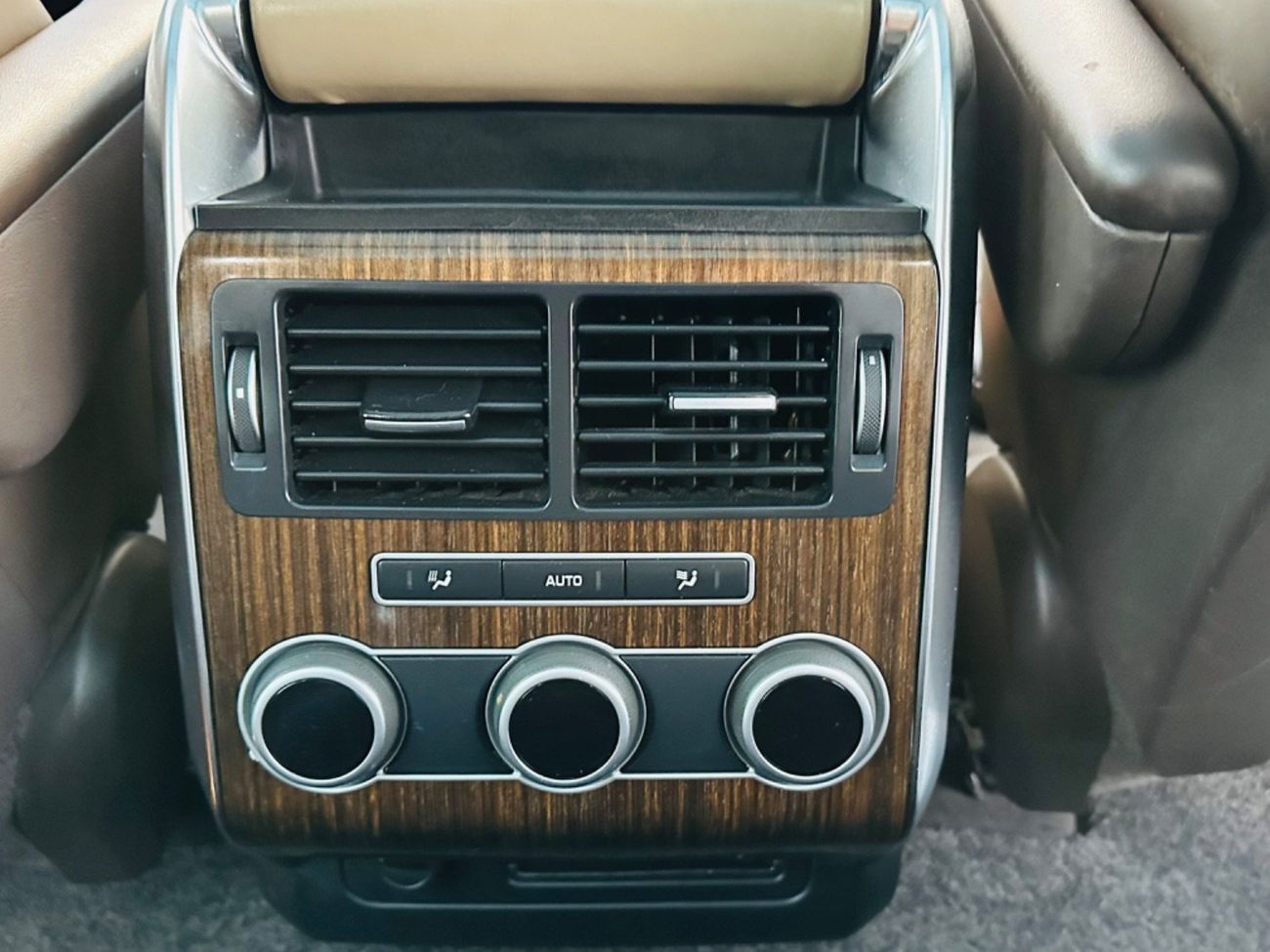 Land Rover Range Rover Sport MODEL 2017 GCC CAR PERFECT CONDITION INSIDE AND OUTSIDE FULL OPTION PANORAMIC ROOF LEATHER SEATS