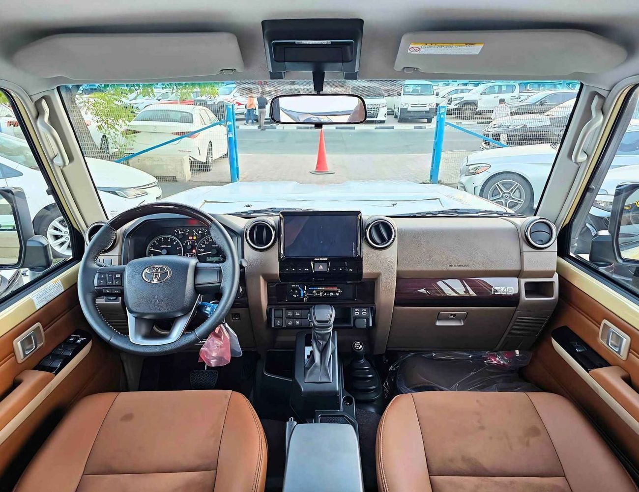 تويوتا لاند كروزر 70 LC76 LX/4.0L PETROL A/T/DIFFLOCK, WINCH, SNORKEL, REFRIGERATOR, OVER FENDER/ CODE#H76PAF