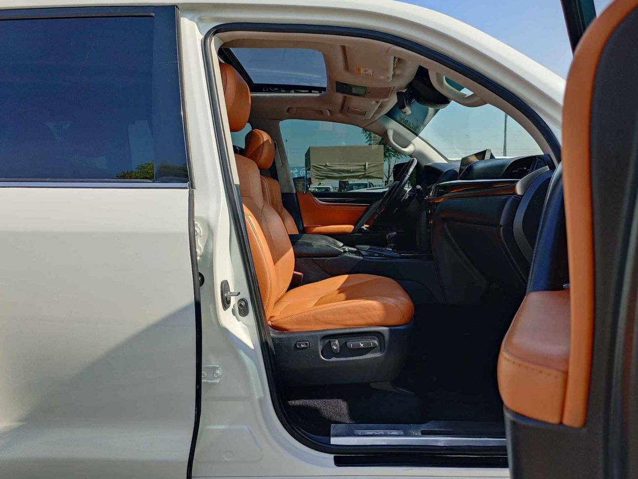 Lexus LX 570 V8 / 5.7L /  GCC SPECS / ONLY FOR EXPORT / LOT#5091