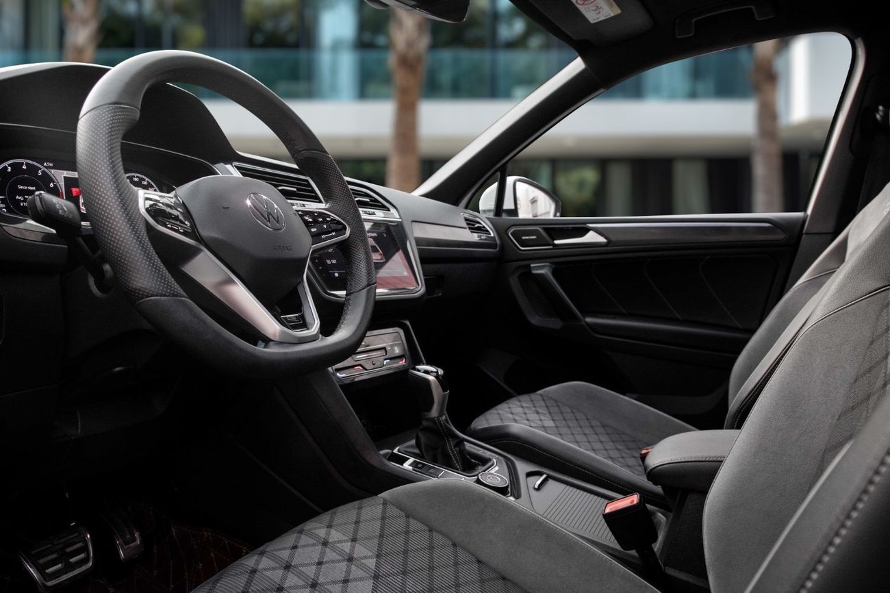 Volkswagen Tiguan R-Line | 2,252 P.M  | 0% Downpayment | Impeccable Condition!