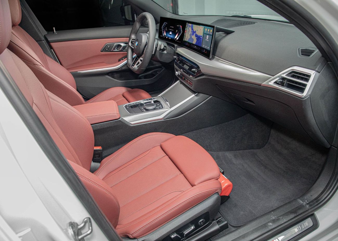 BMW 318i M-Sport • Agency Warranty + Service Contract 2030 • GCC