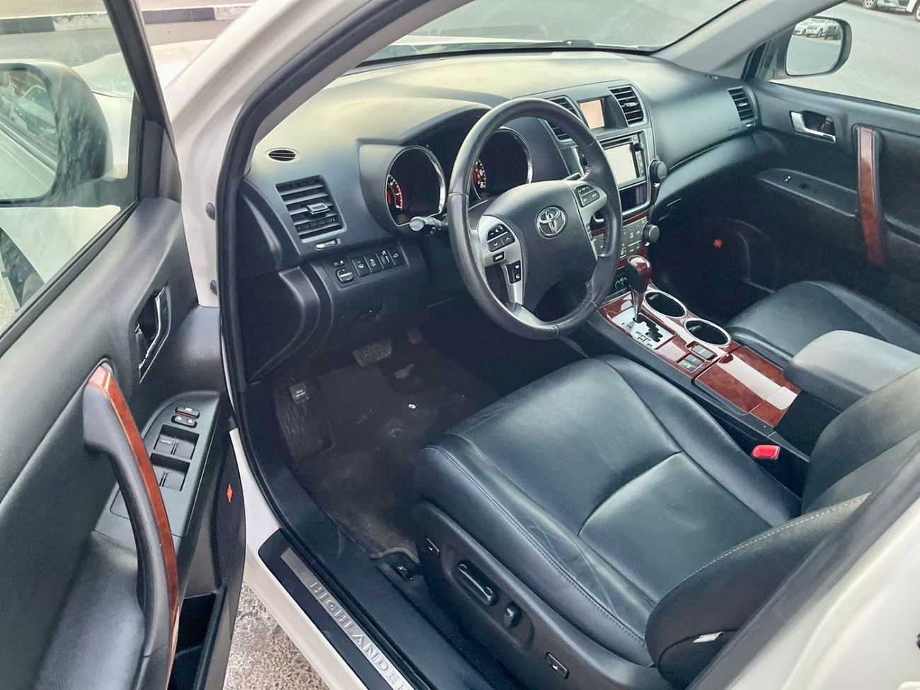 Toyota Highlander 2012 Toyota Highlander Limited Edition Full Option - Sunroof Push Start - 3.5L V6 AWD 4x4 - Full 7 S