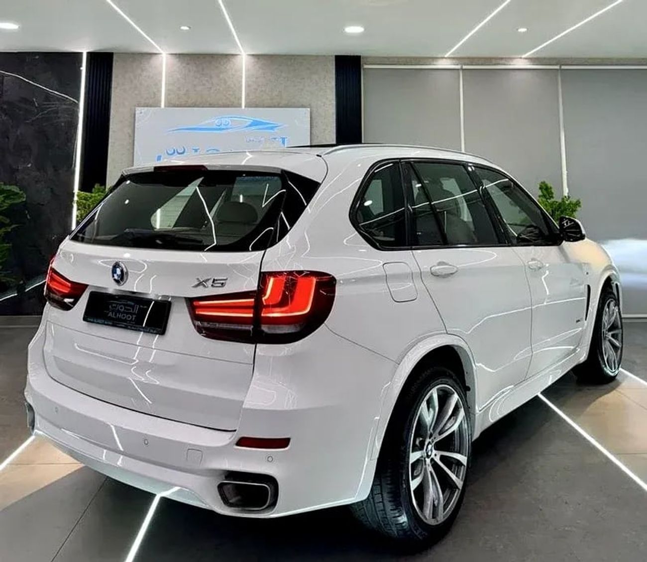 بي أم دبليو X5 50i Luxury 4.4L (5 Seater)