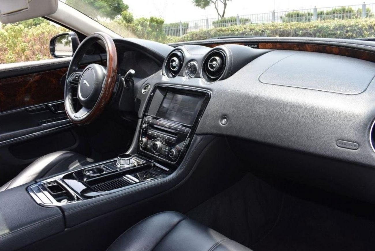 Jaguar XJ Luxury JAGUAR XJ-L V6
