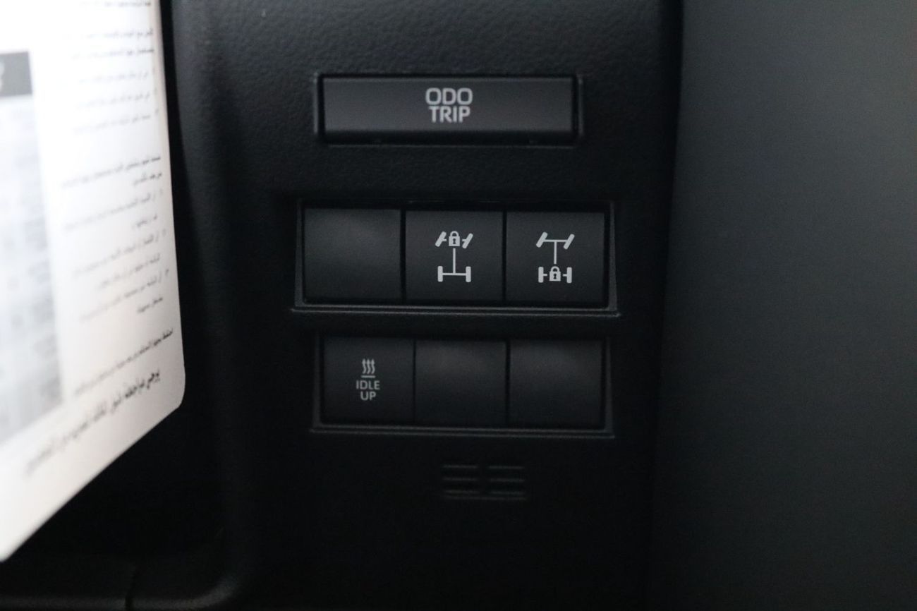 Toyota Land Cruiser 300 VX-HIGH  3,3 TWINTURBO DIESEL VX-HIGH FULLY LOADED **التصدير فقط خارج الخليج**