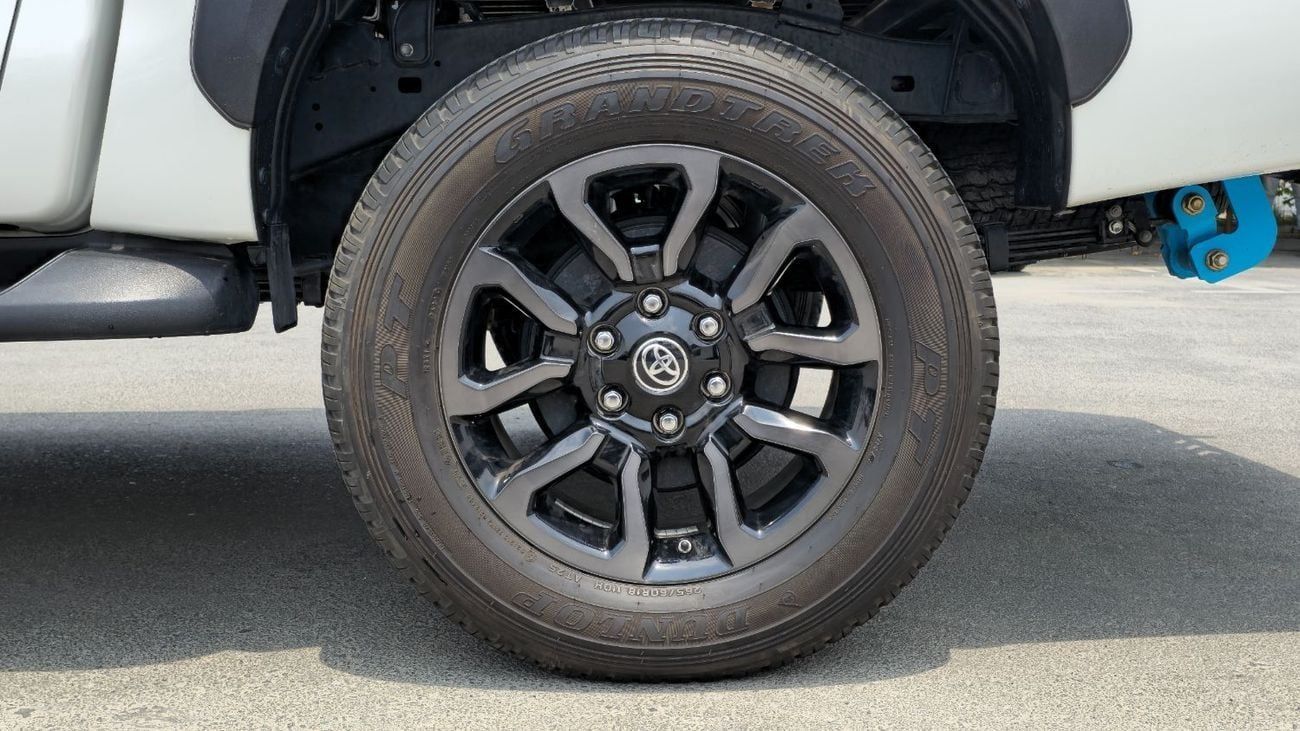 Toyota Hilux Adventure 4.0L AT Model Year 2024 Color White