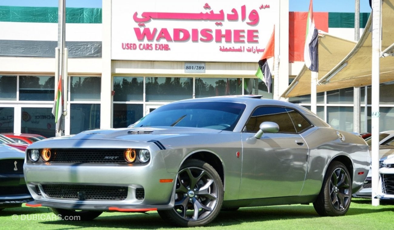 دودج تشالينجر SOLD!!!!Dodge Challenger SXT V6 2018/Full option/Original Airbags/Sunroof/Very Good Condition