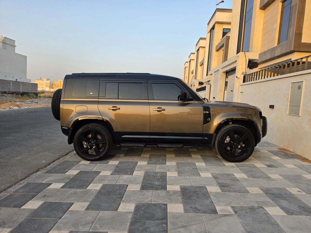 لاند روفر ديفندر 110 HSE P400