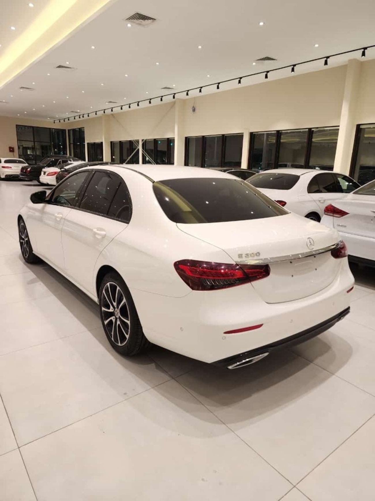مرسيدس بنز E200 Premium 2.0L
