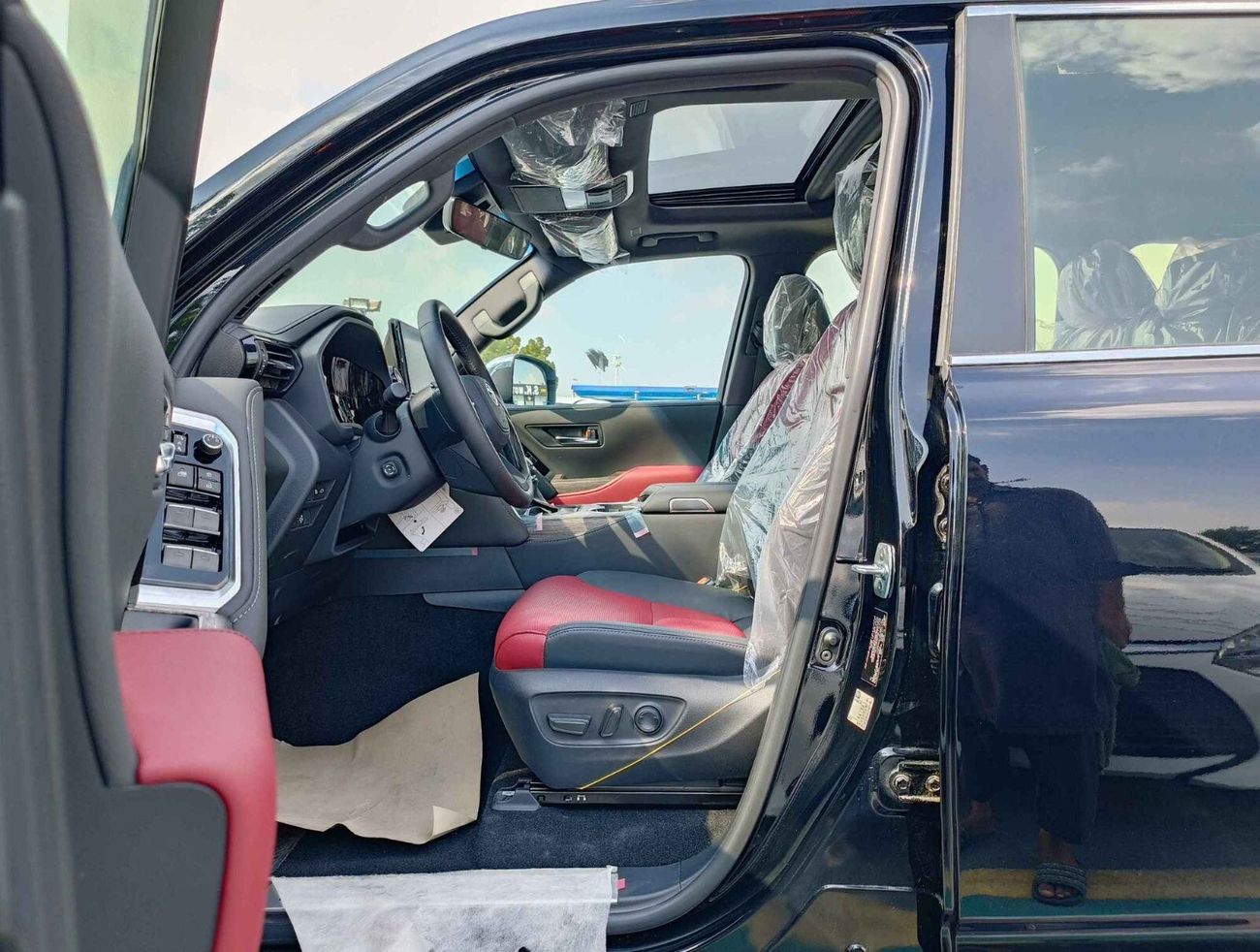 تويوتا لاند كروزر LC300 / VXR / 3.3L Diesel / LOWEST PRICE IN MARKET (CODE # 67962)