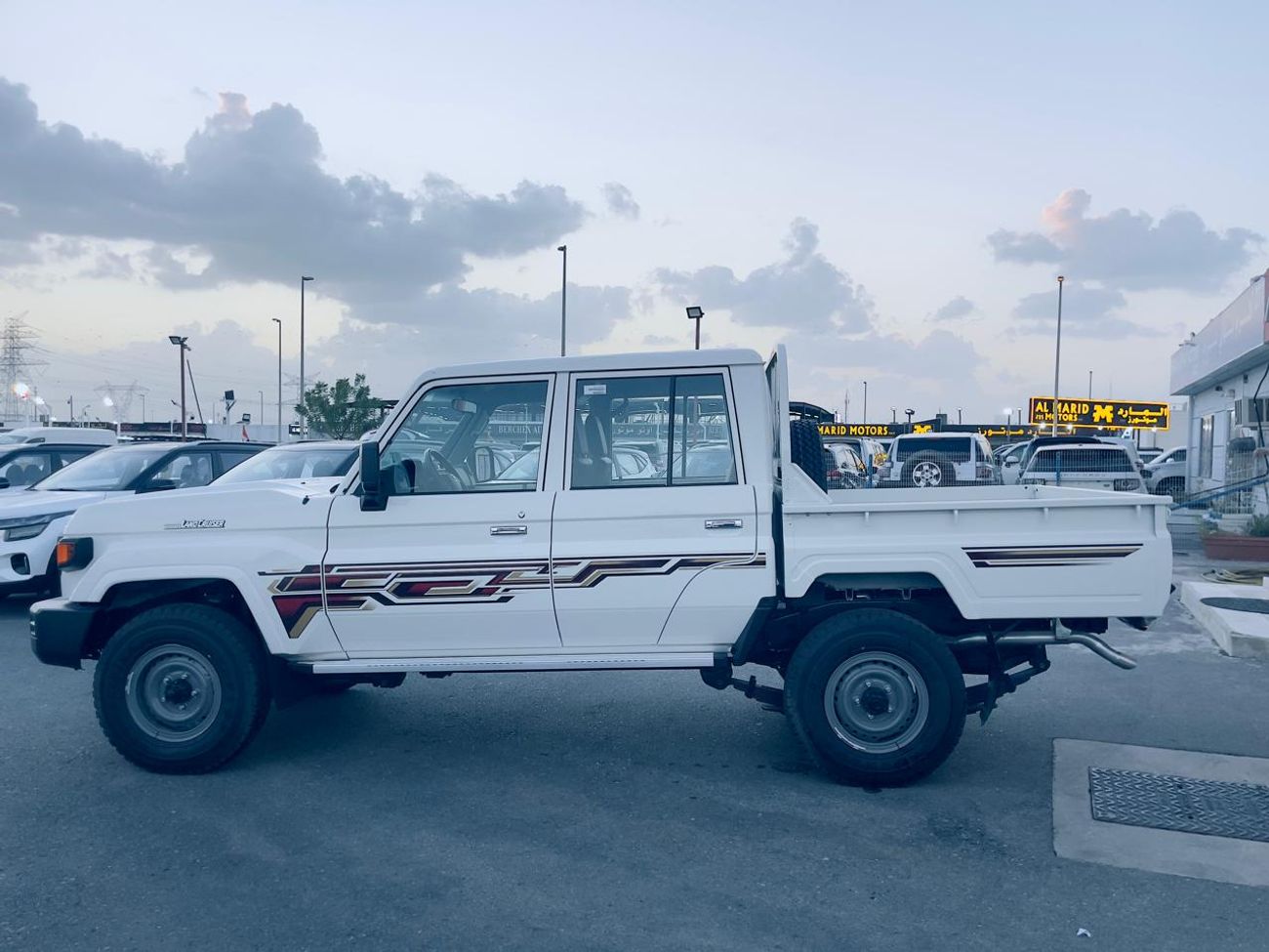 تويوتا لاند كروزر بيك آب Std 4.0L Double Cab Utility 4WD