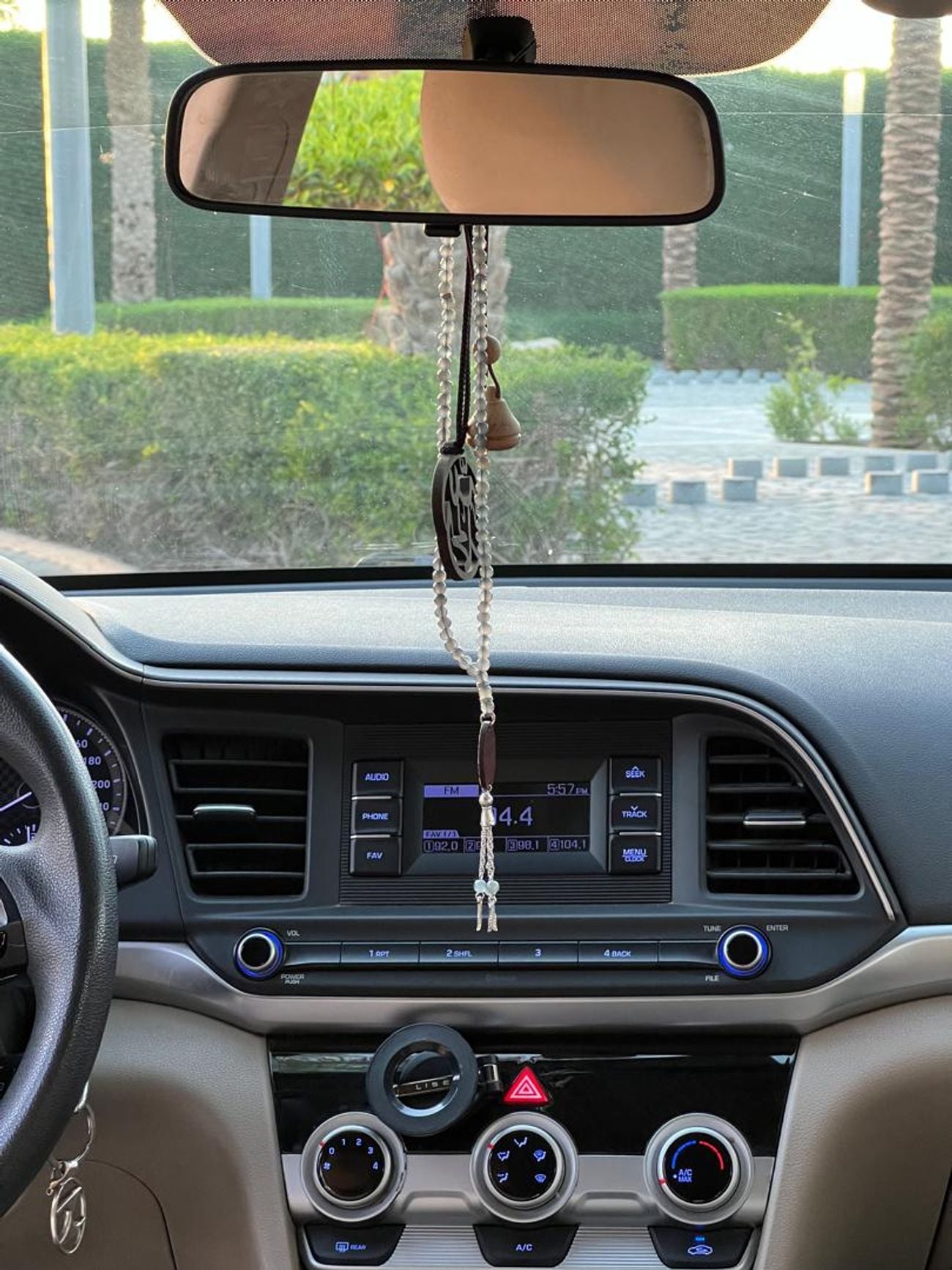 Hyundai Elantra Standard 2.0L GCC 2.0L